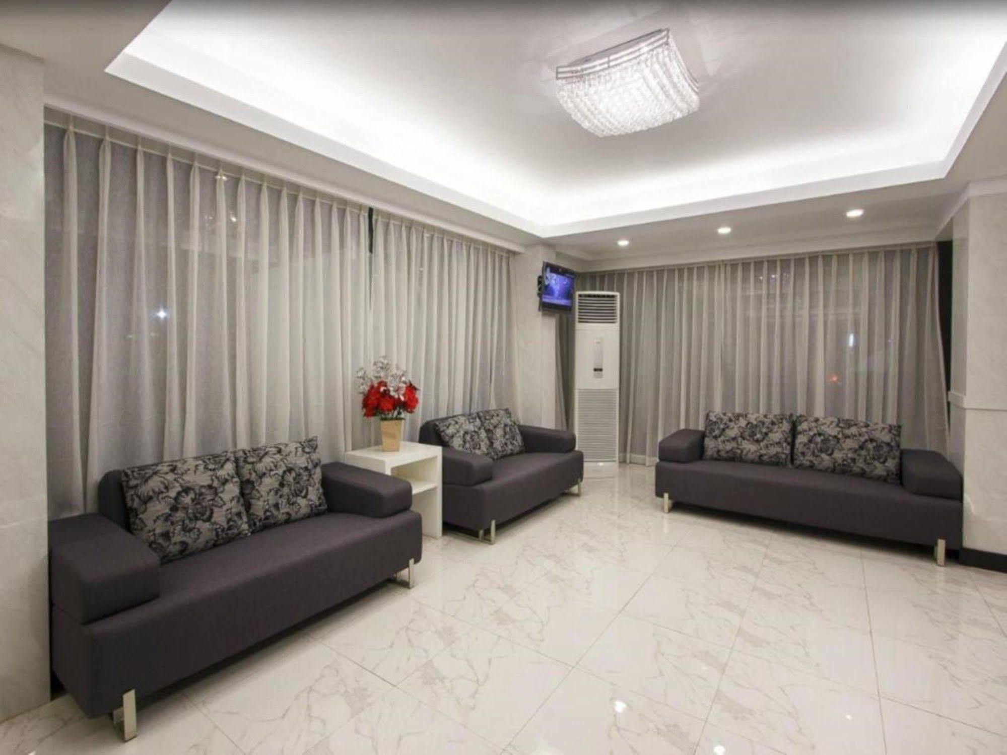 Esta Hotel 3*