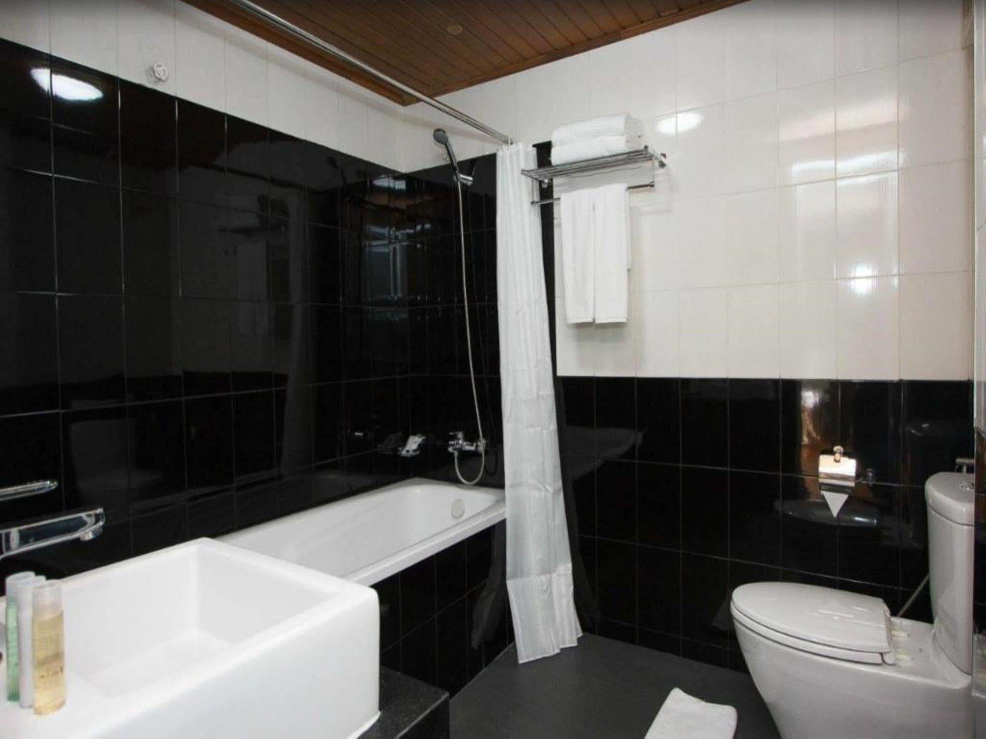 Esta 3* Yangon